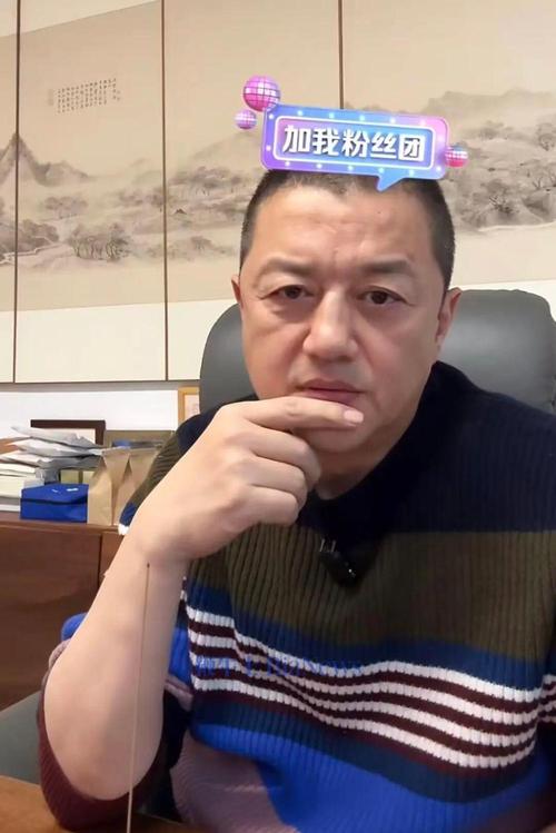 李亚鹏：张雪拿最快圈速奖杯出来拍我都心疼，若朋友拍到会送回去