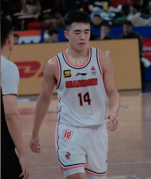广东男篮10将合同到期：3人恐离队，3外援走人，1将或转型教练