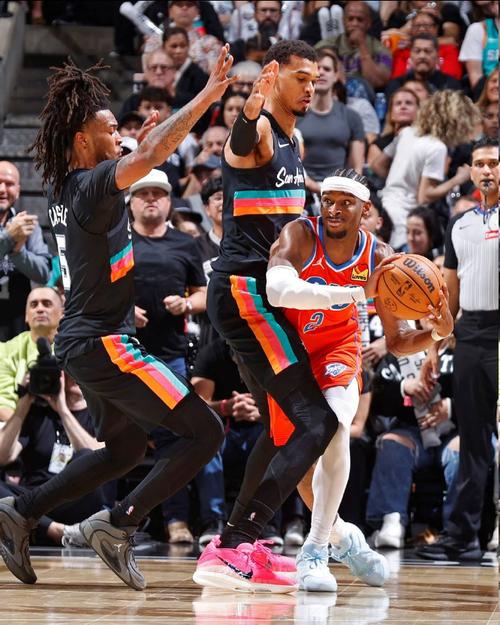 NBA西决第一战“炸裂”双加时，文班“超燃”数据拯救马刺